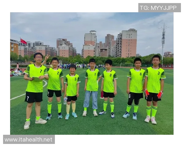 足球明星温暖心灵用爱与关怀照顾每一位粉丝的感人故事